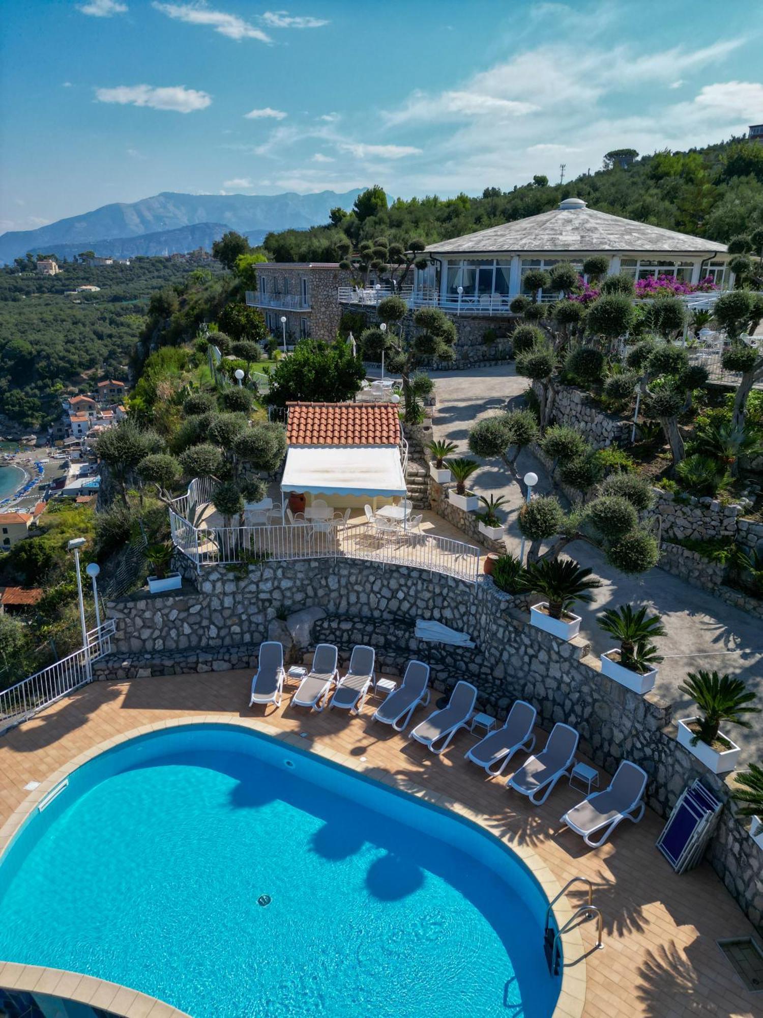 Hotel Villa Lubrense Sorrento マッサ・ルブレンセ エクステリア 写真