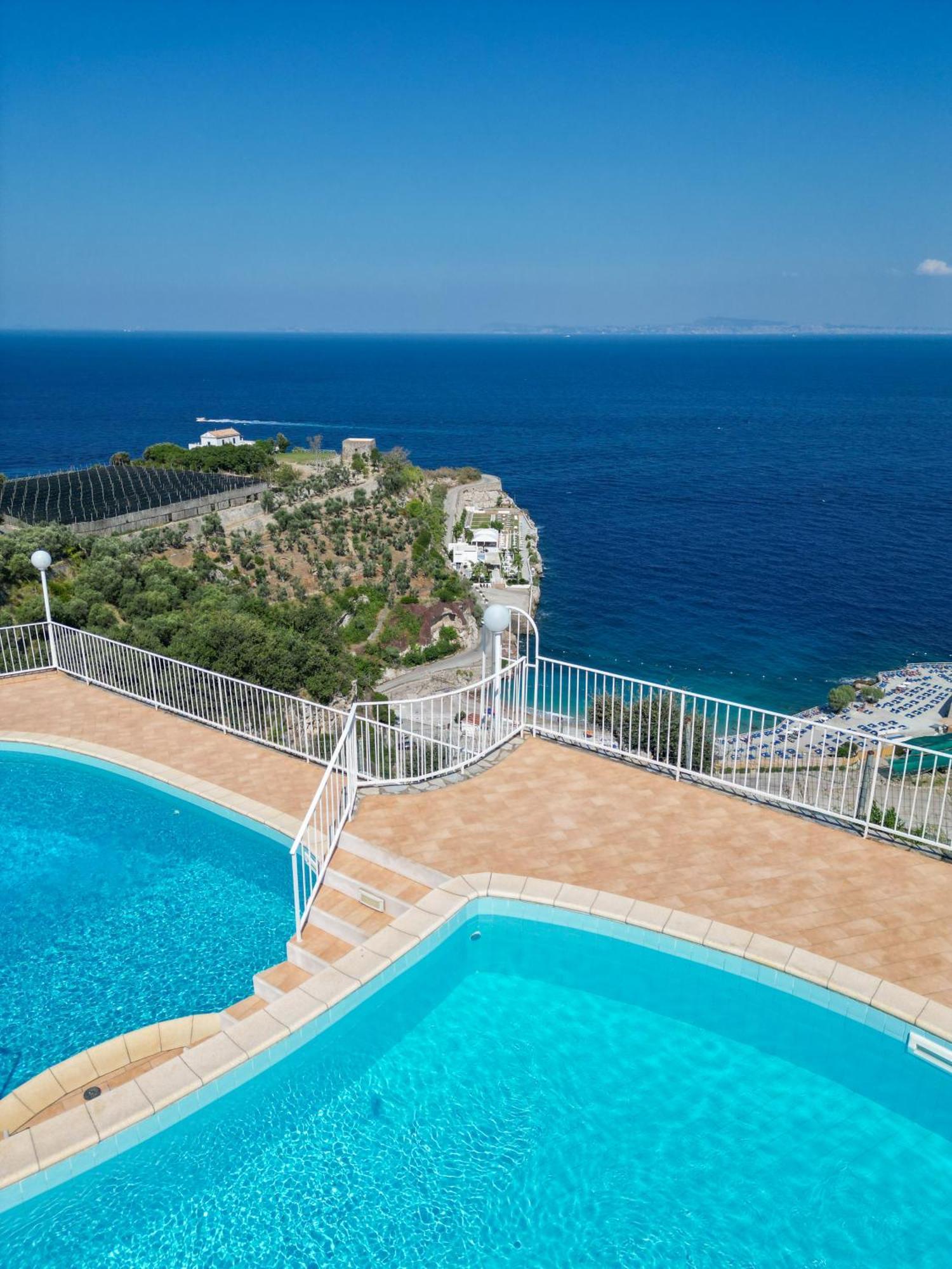 Hotel Villa Lubrense Sorrento マッサ・ルブレンセ エクステリア 写真