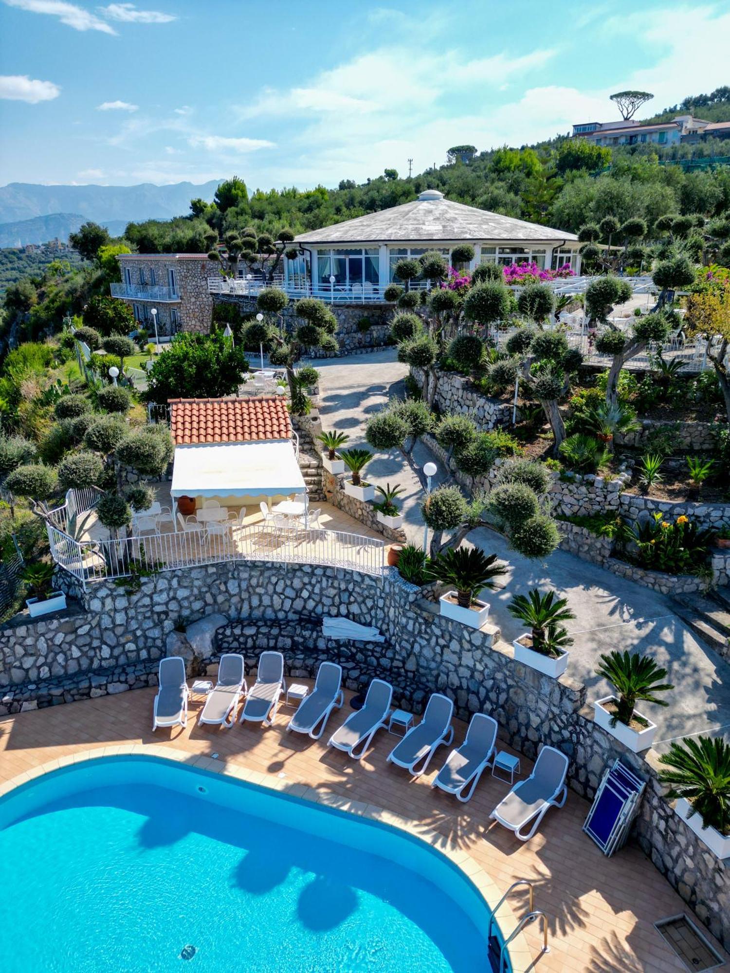 Hotel Villa Lubrense Sorrento マッサ・ルブレンセ エクステリア 写真