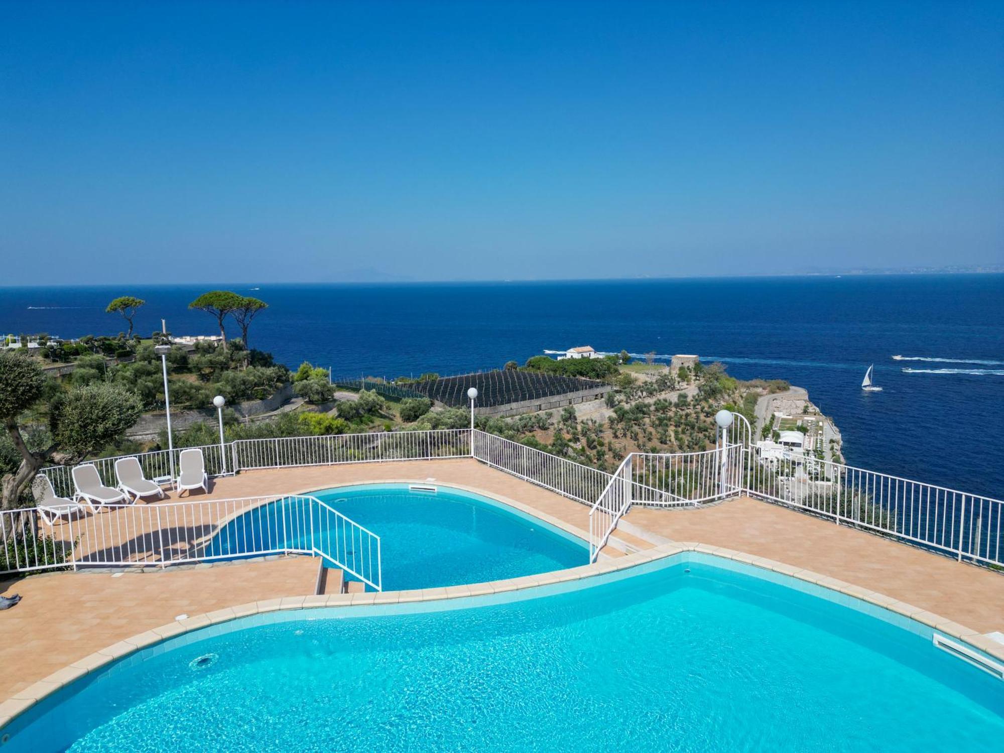 Hotel Villa Lubrense Sorrento マッサ・ルブレンセ エクステリア 写真